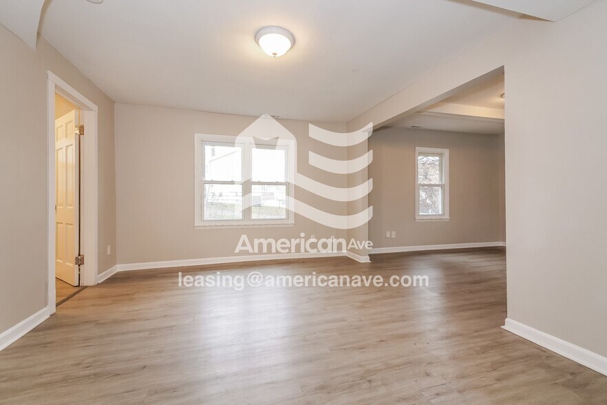 Building Photo - 901 S Leslie Ave