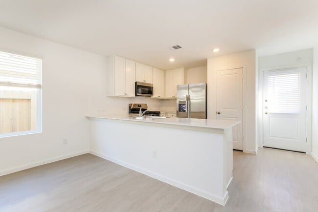 Building Photo - 1536 Crowson Rdg