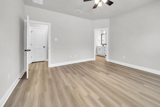 Building Photo - 4603 Jayhawk Dr
