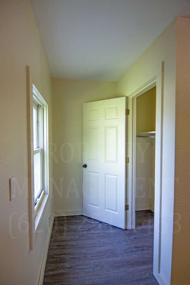 Building Photo - Charming 2-Bedroom 1-Bath + Bonus Room Far...