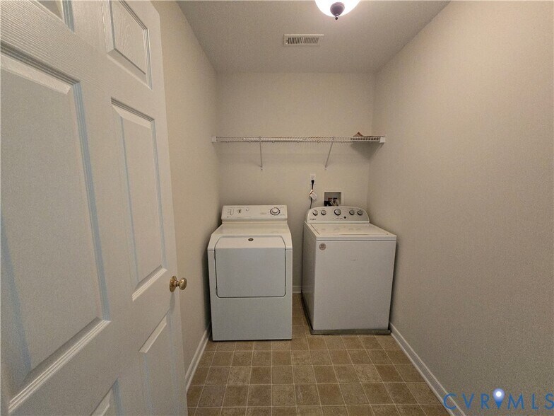 Building Photo - 9521 Pine Trails Ct