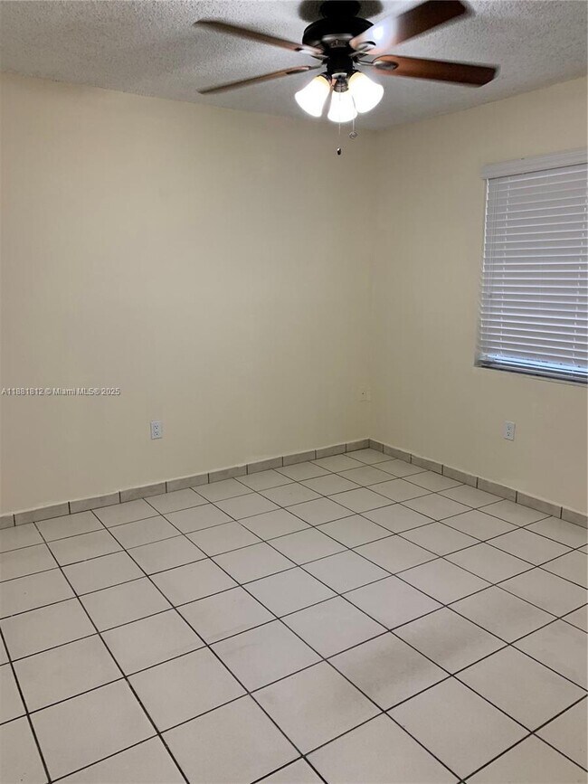 Building Photo - 535 W 79th Pl