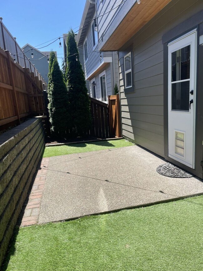 Building Photo - 3bd/2ba Lynnwood Townhome