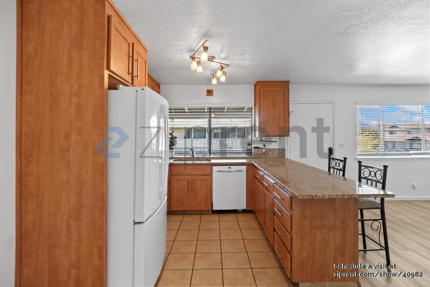 Building Photo - 1231 Juniper Dr