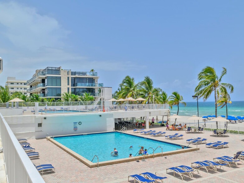 Building Photo - 2101 S Ocean Dr
