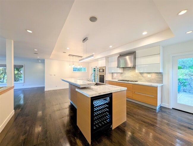 Building Photo - 10 Idalia Ct