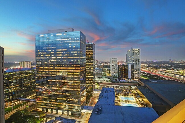 Building Photo - 15 Greenway Plz