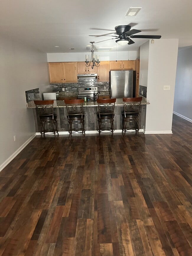 Building Photo - 2005 Locarno Dr