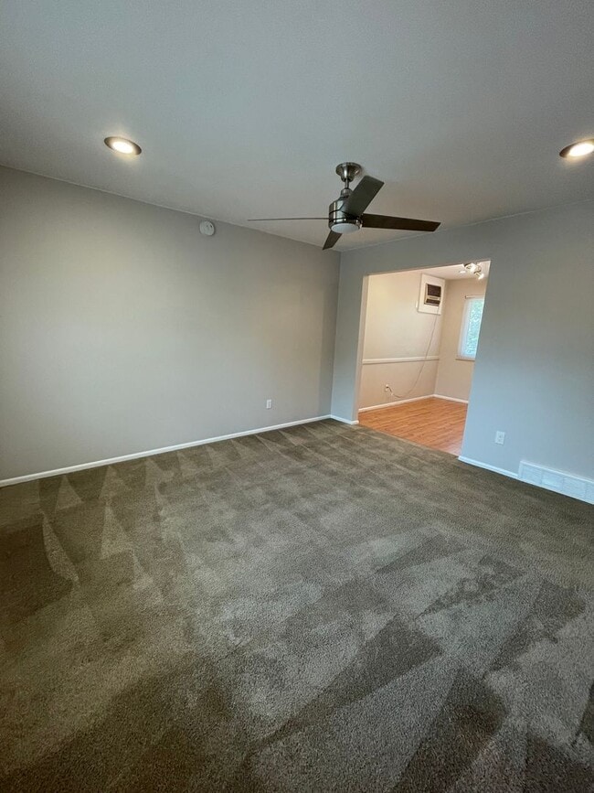 Building Photo - 9131 W 90th Pl
