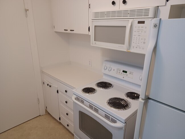 Building Photo - 15220 22nd Ave E