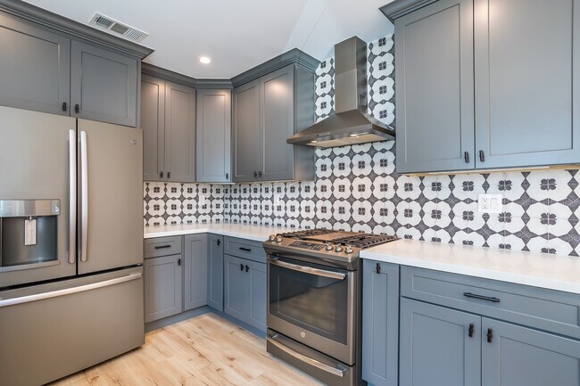 Kitchen - 1711 S Ridgeley Dr