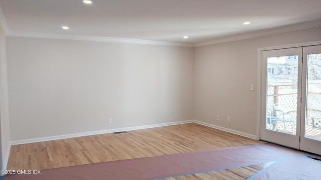 Building Photo - 82 Cos Cob Ave
