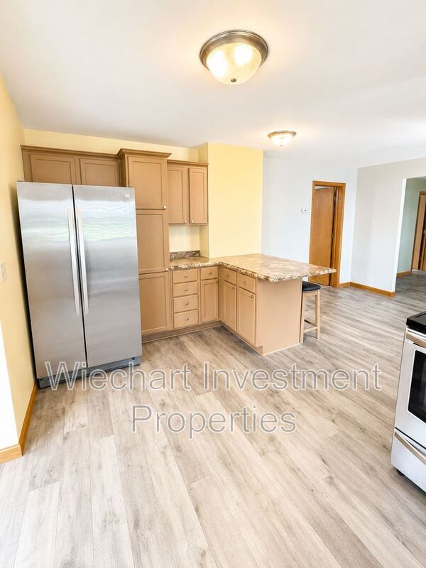 Building Photo - 313 E Highland Ave