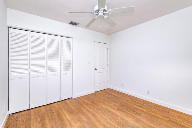 Building Photo - 121 SW 2nd Ave