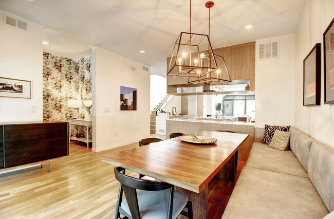 Building Photo - Luxury Living in the heart of Platte Park, 5bds, 4bas - Custom Finishes around every corner