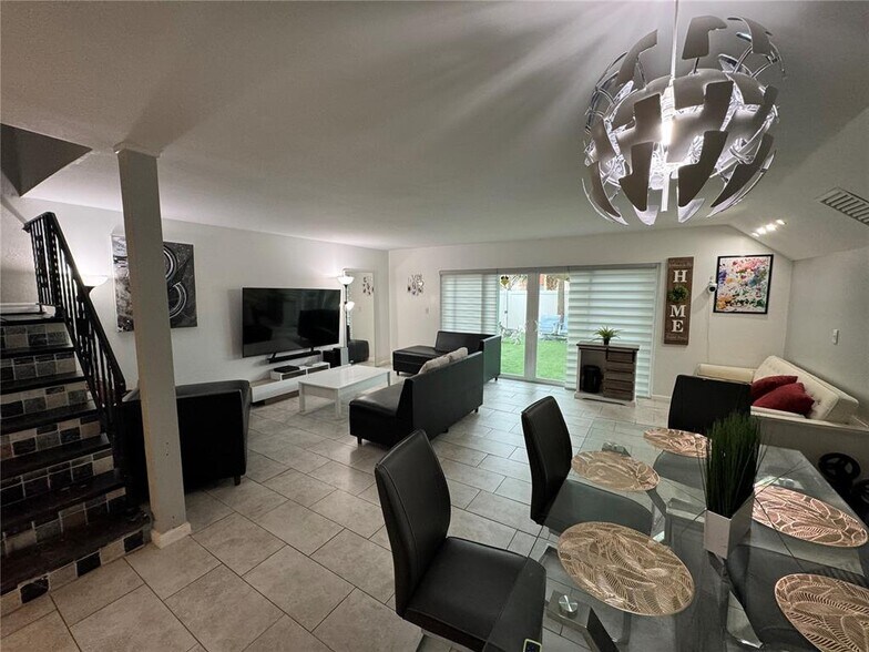 Building Photo - 4028 SW 67th Ter