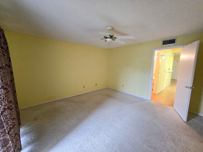 Building Photo - Cozy 55+ 1st Floor Apartment