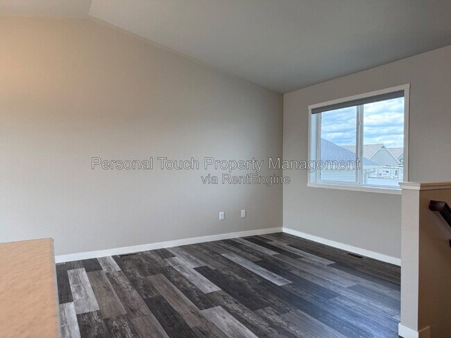 Building Photo - 1067 Barnes Dr W