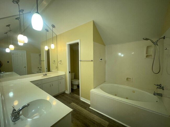 Building Photo - Sought after location so hurry!