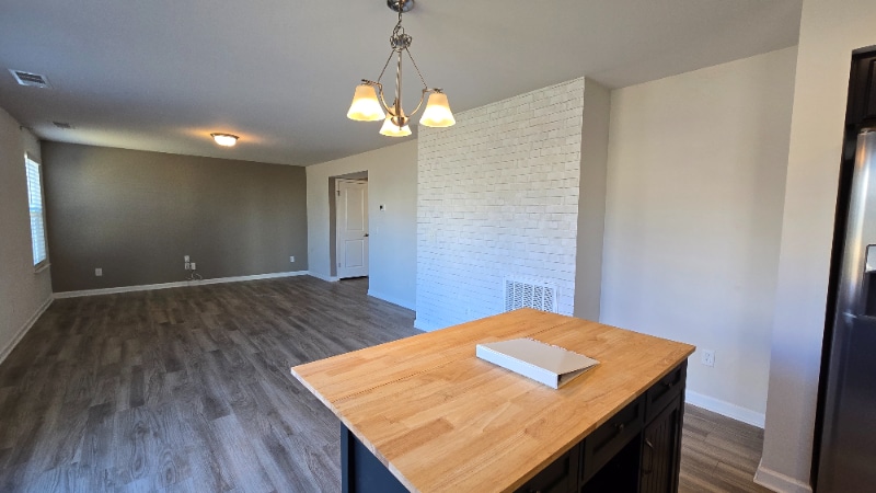 Building Photo - 2539 Grove Park Way