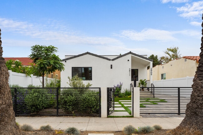 Building Photo - 2911 S Rimpau Blvd