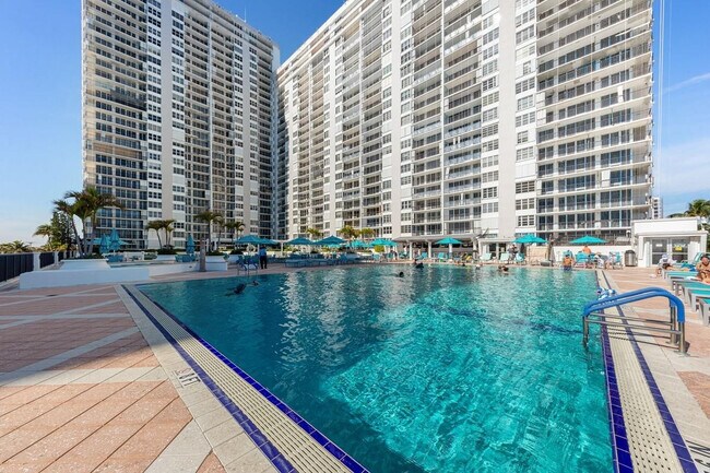 Building Photo - 4280 Galt Ocean Dr