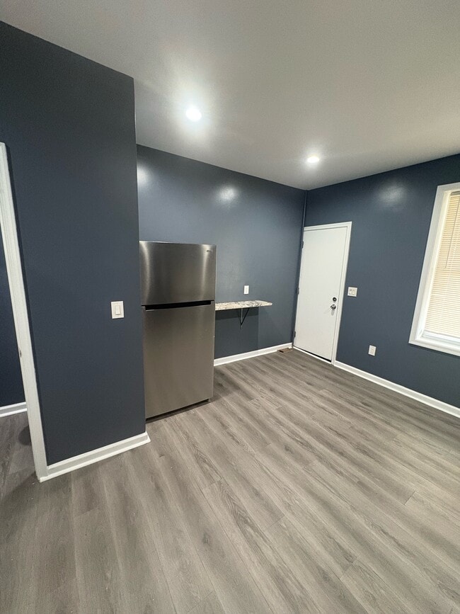 Building Photo - 636 E 29th St