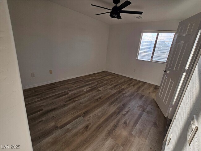 Building Photo - 6842 Feral Dove St