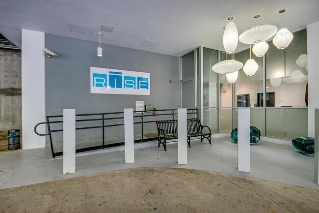 Building Photo - 2000 Bagby St