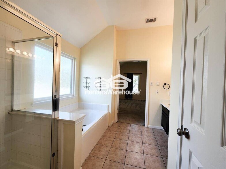 Building Photo - 7206 Bethany Bay Dr