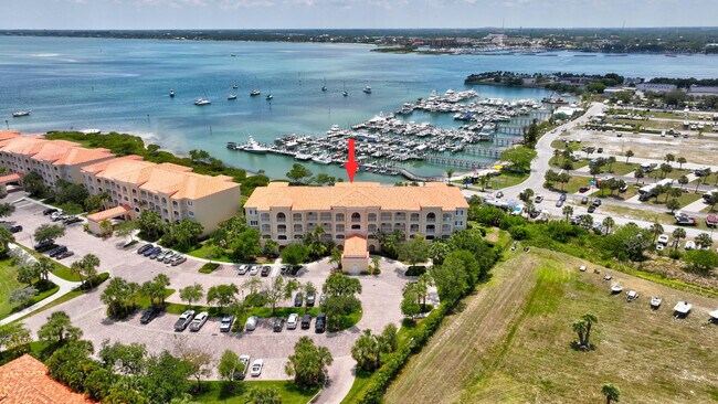 Building Photo - 34 Harbour Isle Dr W