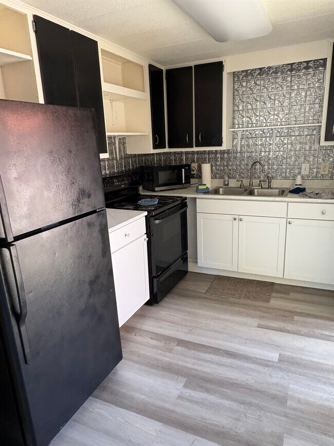 Building Photo - 892 Palermo Rd