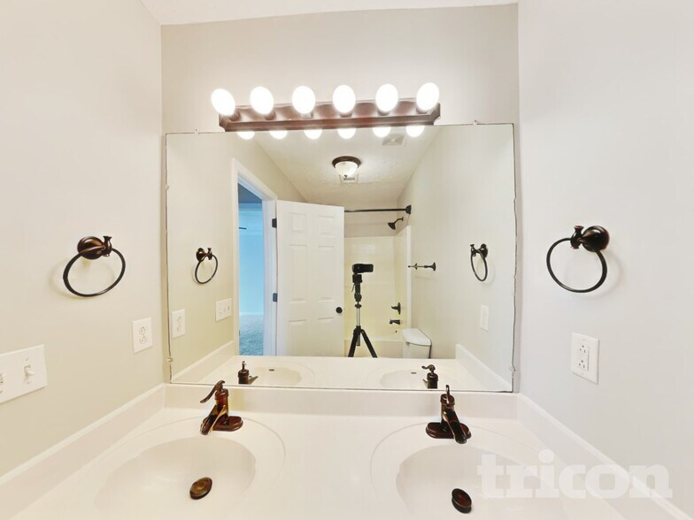 Building Photo - 3216 Cain Harbor Dr
