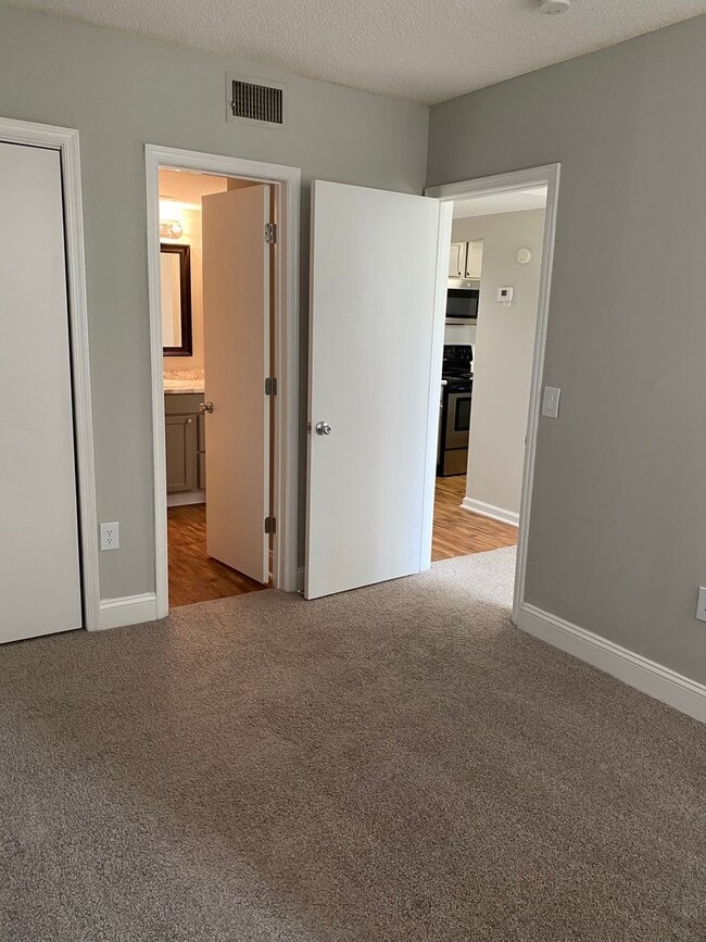 Building Photo - wh305