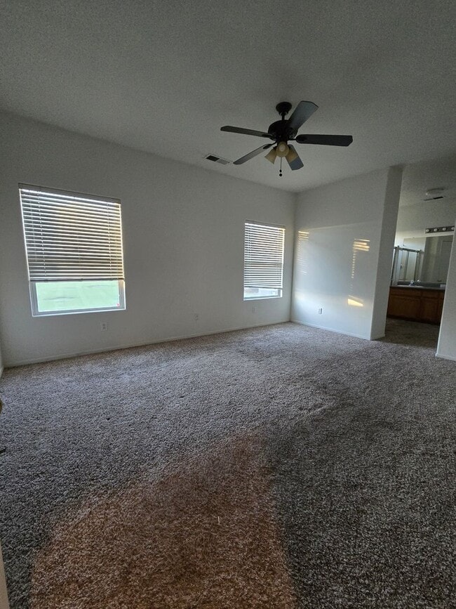 Building Photo - 3 BR 2 BA Available Now