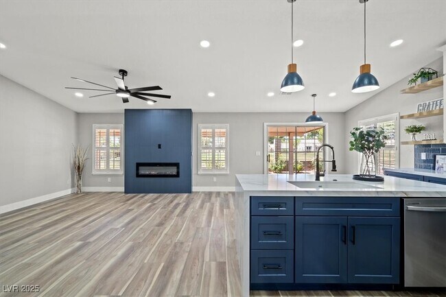 Building Photo - 5005 Cliffrose Dr