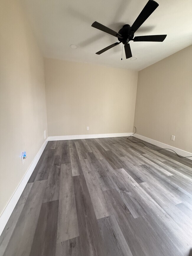 Building Photo - 1949 Arlington Arch Dr