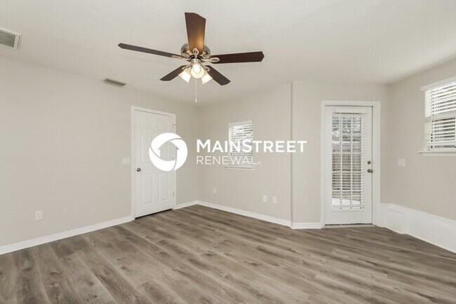 Building Photo - 3 Bedroom Pet-Friendly Home in Fern Park, FL with Main Street Renewal