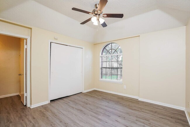 Building Photo - 14635 S Hearthstone Green Dr