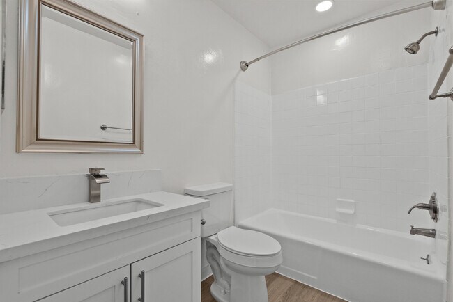 Building Photo - 15286 Sutton St