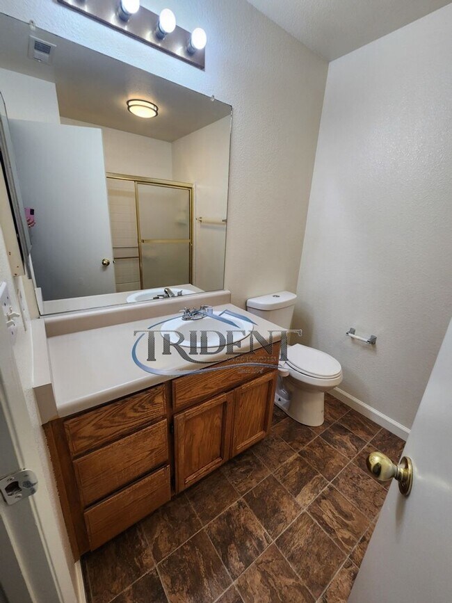 Building Photo - 3 bedroom, 2 ½ bath SOLAR home