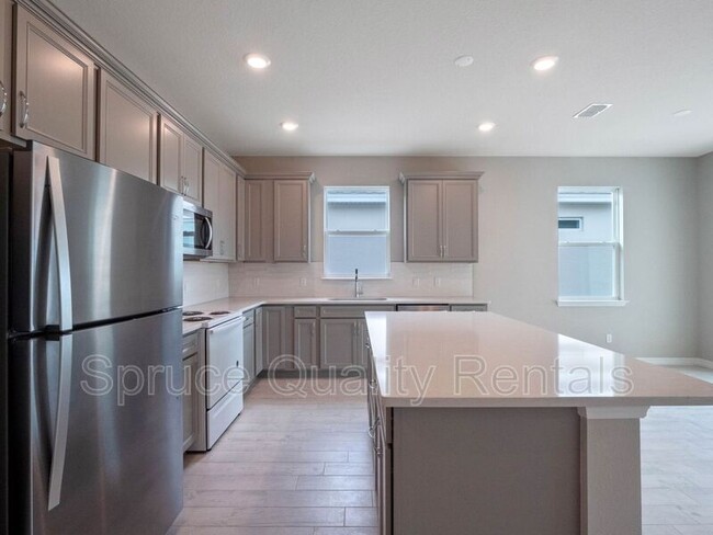 Building Photo - 5641 Cedar Chase Dr
