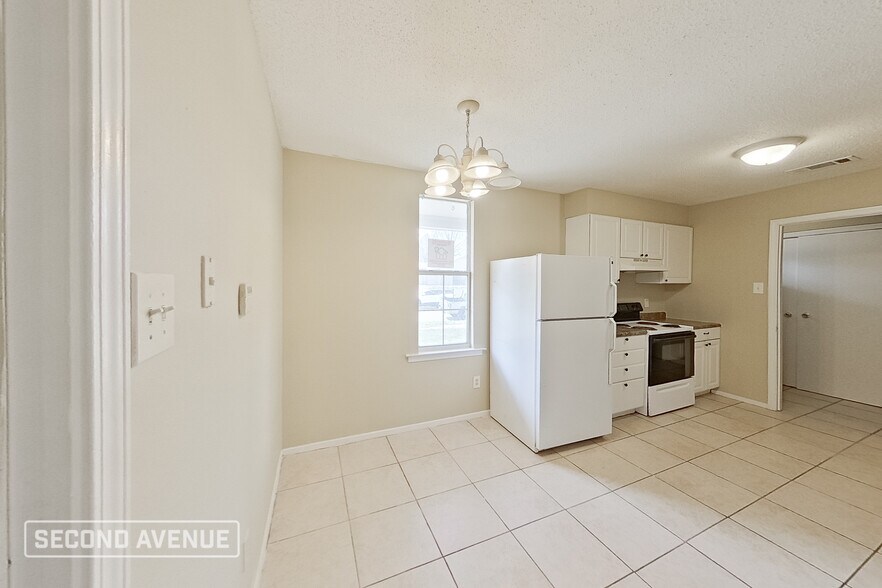 Building Photo - 5792 Jardin Pl