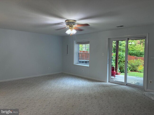 Building Photo - 7209 Lake Cove Dr