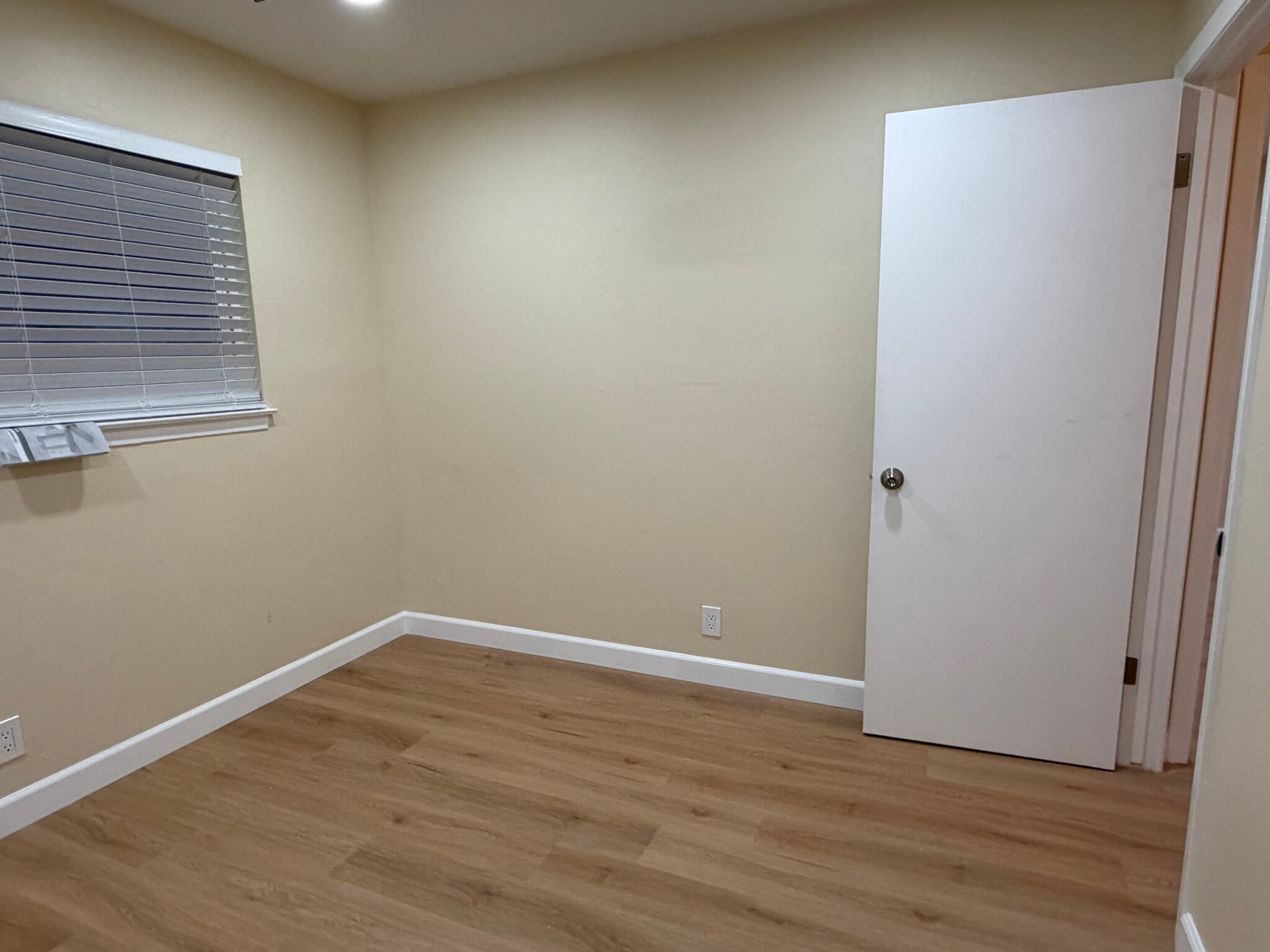 Building Photo - 545 Northlake Dr