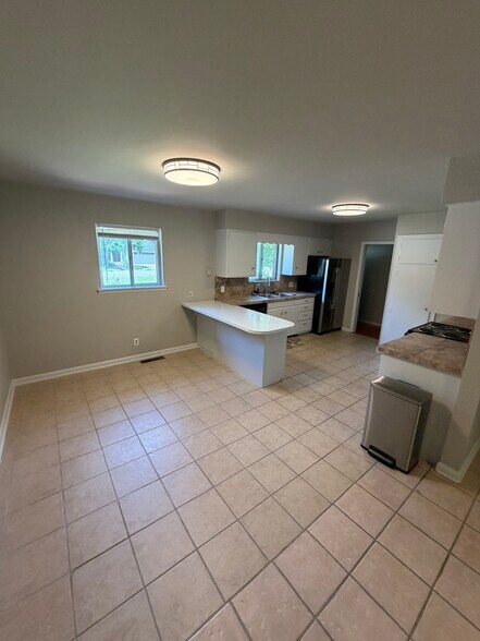 Building Photo - 2332 N Gooseberry Ln