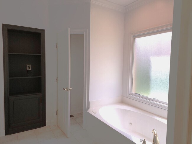 Building Photo - Knoxville 37934 - 4 bedroom, 3.5 bath home...