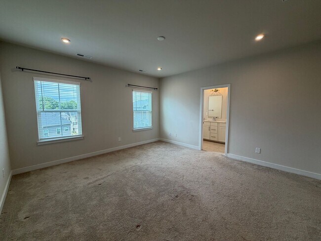 Building Photo - 921 Portrush Ln
