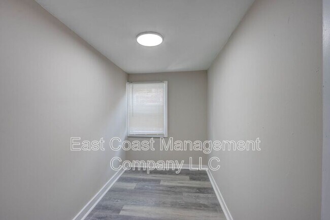 Building Photo - 124 S Carey St