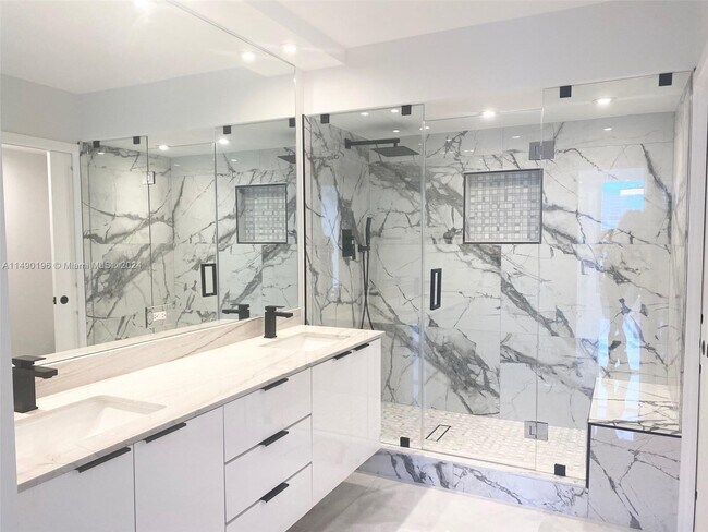 Building Photo - 3530 Mystic Pointe Dr